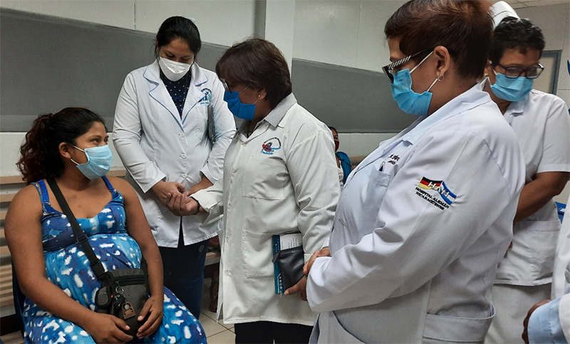 ministra-salud-nicaragua-visita-hospital-aleman